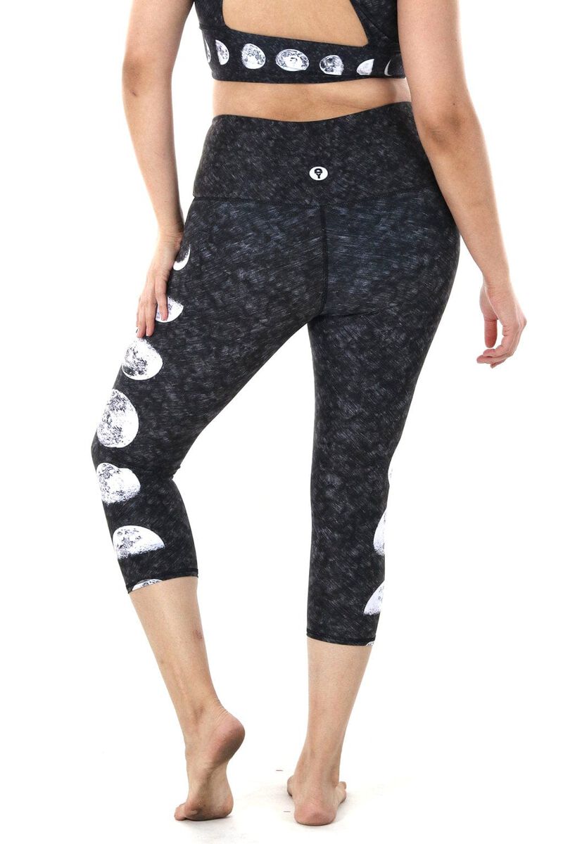 Capri Legging - Just a Dark Moon image number 6