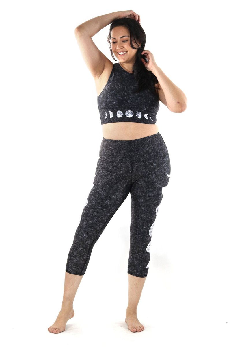 Capri Legging - Just a Dark Moon image number 4