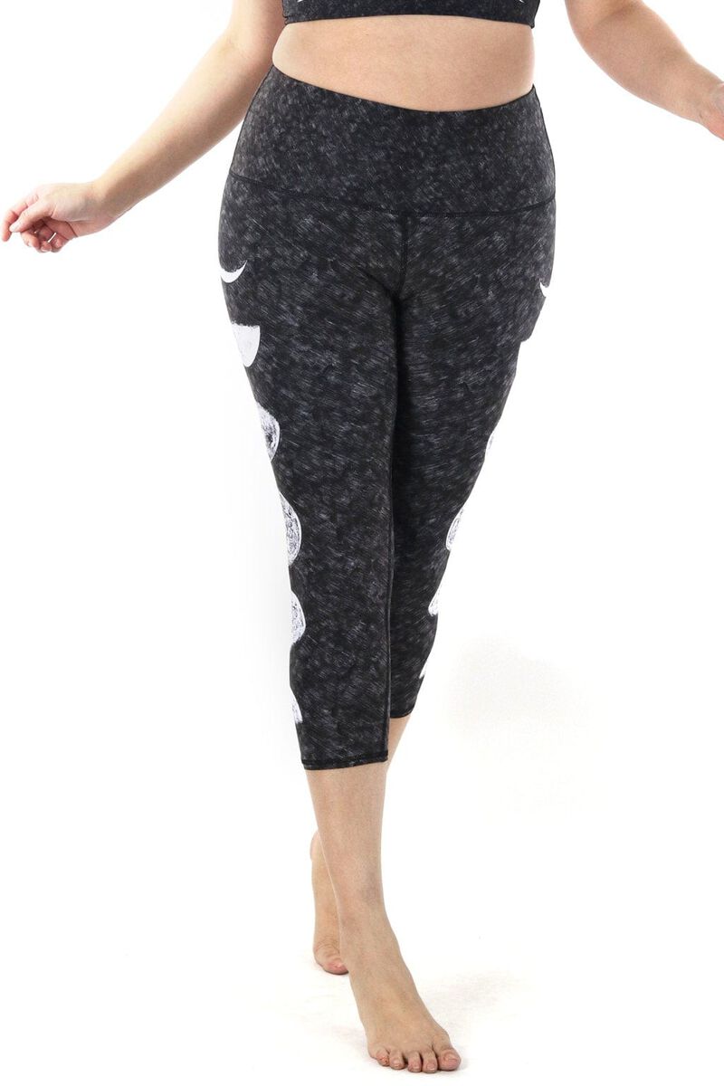 Capri Legging - Just a Dark Moon image number 5